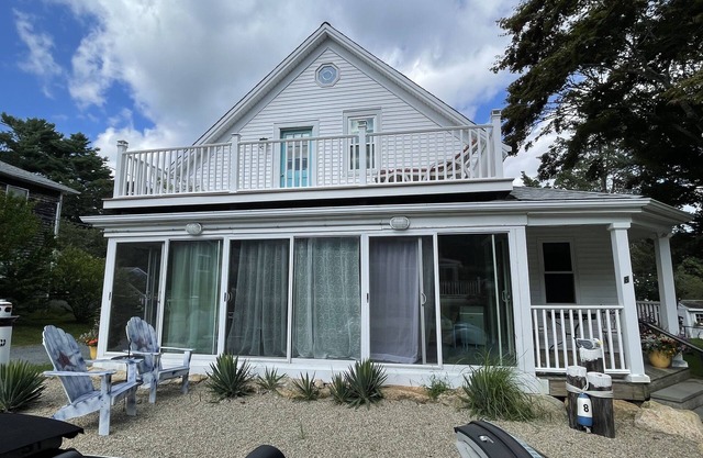 6 houses away from quiet beach! Minutes from the heart of Onset & Cape Cod Canal