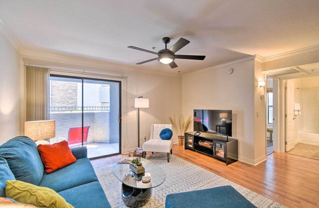 6 Mi to Downtown: Phoenix Condo w/ Pool Access!
