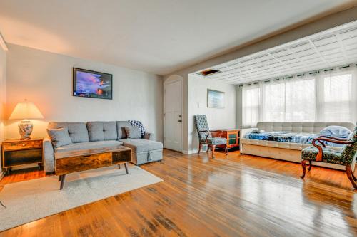 6 Mi to Dtwn Attractions Buffalo Apartment!