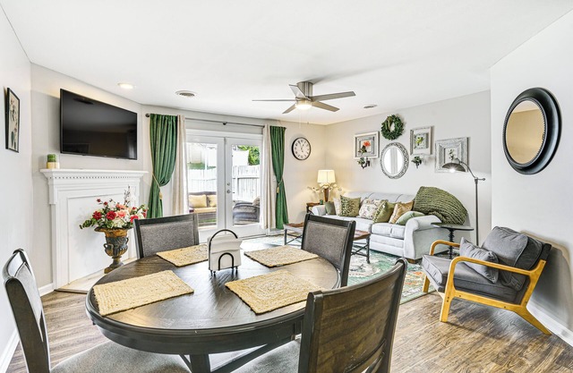 6 Mi to Dtwn: Dog-Friendly Clarksville Home!