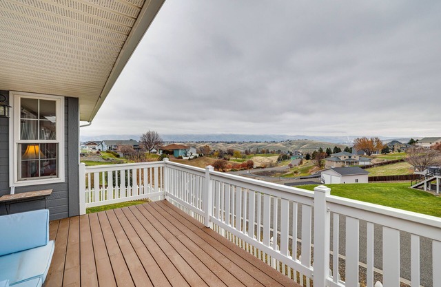 6 Mi to Dtwn Lewiston: Quiet Home w/ Views