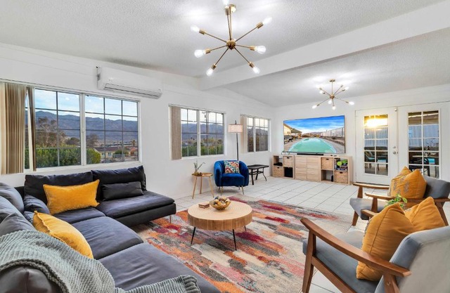 6 Mi to Joshua Tree Home with Outdoor Oasis and View!