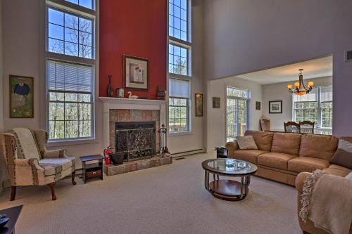 6 Mi to Kalahari Pocono Pines Golf Course Home!