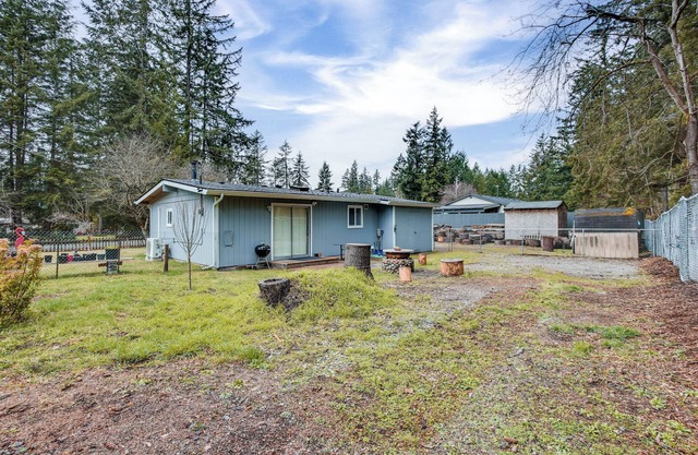 6 Mi to Lake Meridian Park: Auburn Home w/ Yard