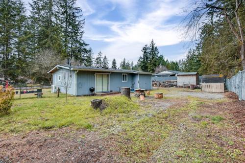 6 Mi to Lake Meridian Park Auburn Home with Yard