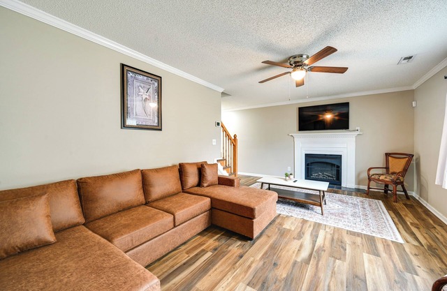 6 Mi to Med District: Greenville Home w/Yard