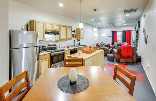 6 Mi to Nature Preserve: Apartment Near Lindale!
