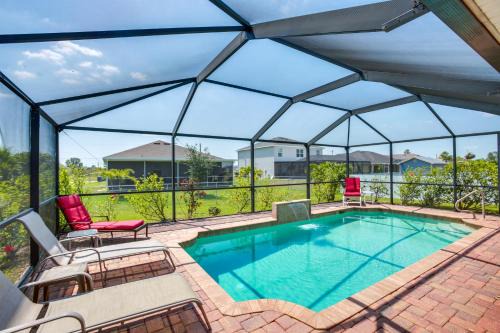 6 Mi to Waterpark Tropical Home in Cape Coral