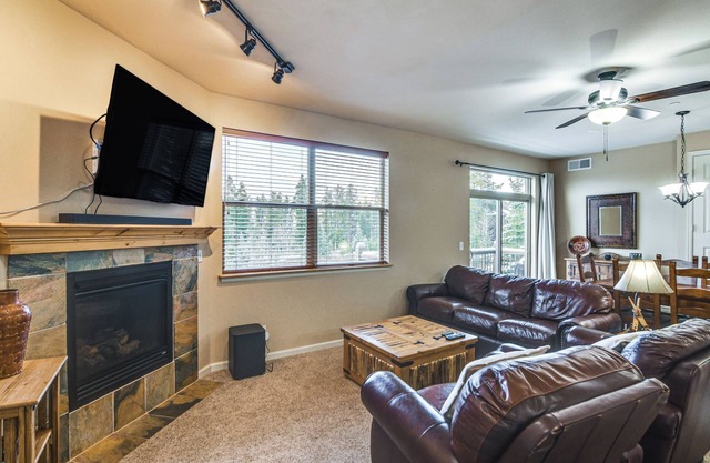 6 Mi to Winter Park: Cozy Mtn Condo w/ Hot Tub