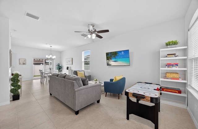 6 minutes from Raymond James Stadium 15 minutes from Busch Gardens.