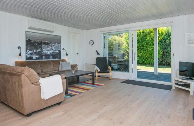 6 person holiday home in Allingåbro-By Traum
