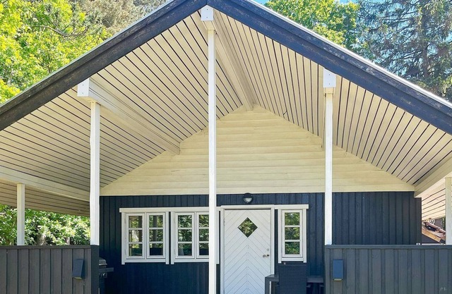 6 person holiday home in Glesborg
