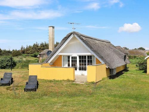 6 person holiday home in Ringkøbing-By Traum