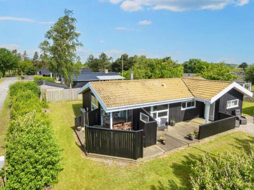 6 person holiday home in Juelsminde-By Traum