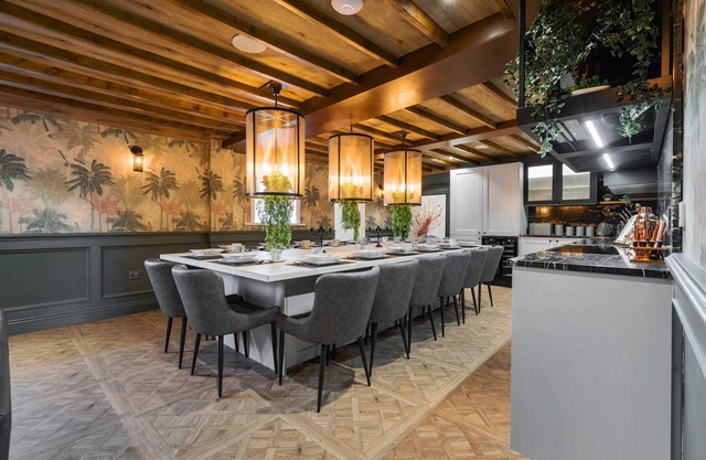 6* Private Beach Manor & Towers with full heated swimming pool, gym & spa