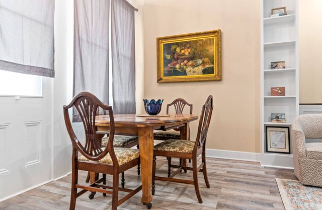 610 Franklin: Downstairs | 2/2 | Heart of Downtown | Pet Friendly w/ fee