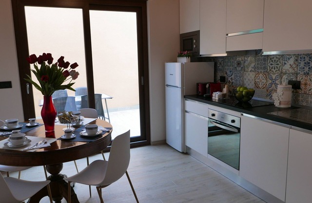 61cavour 2 independent bedroom apartment both with private bathroom