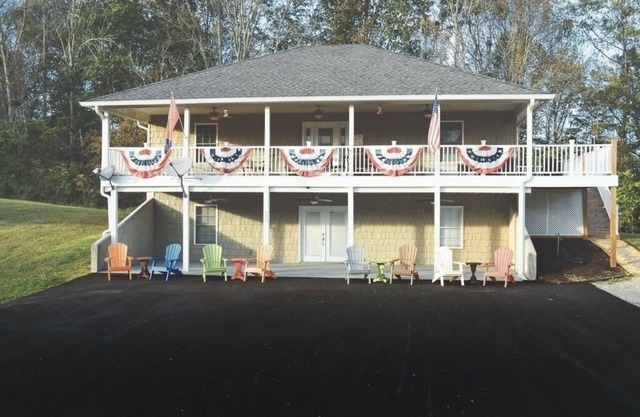 625 Frisco Ln, just up the hill from Sunset Marina, 4.4 miles from Byrdstown