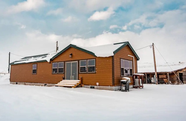 63 Acres & a Cabin - *Sleeps 8* *Close to Lake*