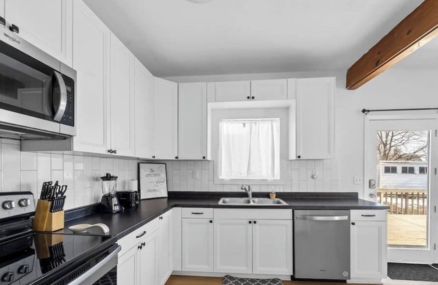 631 9th Street · Cozy West Des Moines Bungalow in Valley Junction