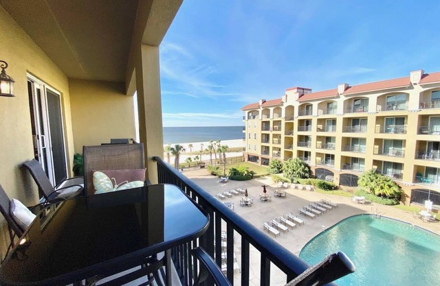 #631 Beautiful poolside Condo perfect for a family getaway