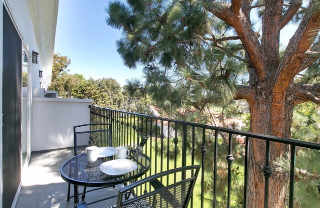 642 Classic Studio in Cortez Building - Beautiful Views of Torrey Pine