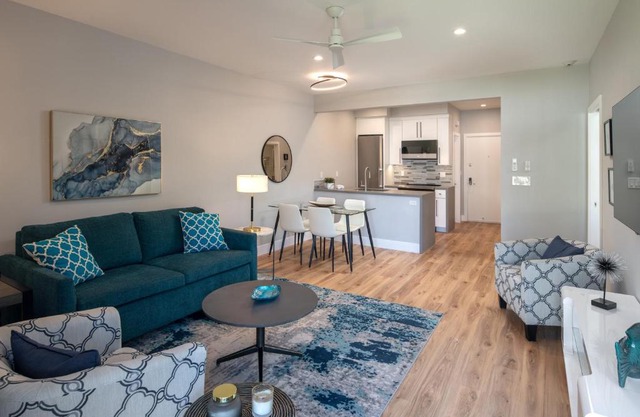645 Fresh Modern Condo Inside Resort Gates - Free Wifi - Walk to Spa