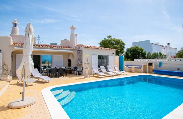 67 adm 3 bedroom villa walking distance to Carvoeiro