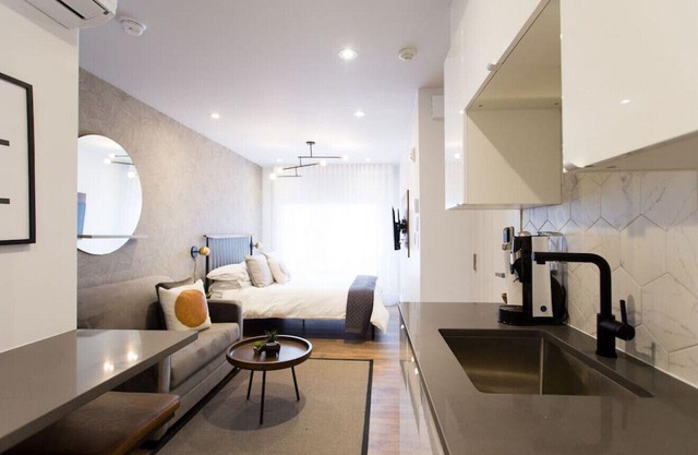 6768 - 304 · Romantic Studio in the Heart of Little Italy by Denstays