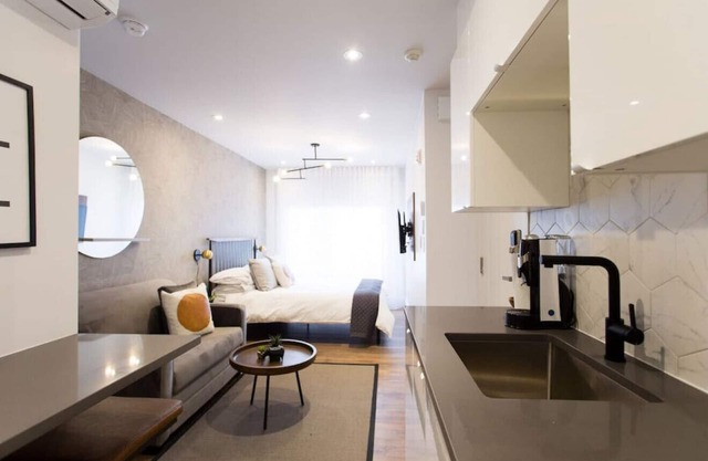 6768 - 403 · The Santamaria Golden Palms Studio by Den Stays