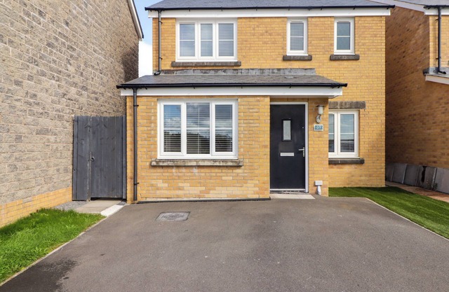 69 FFORDD Y MEILLION, pet friendly, with a garden in Llanelli