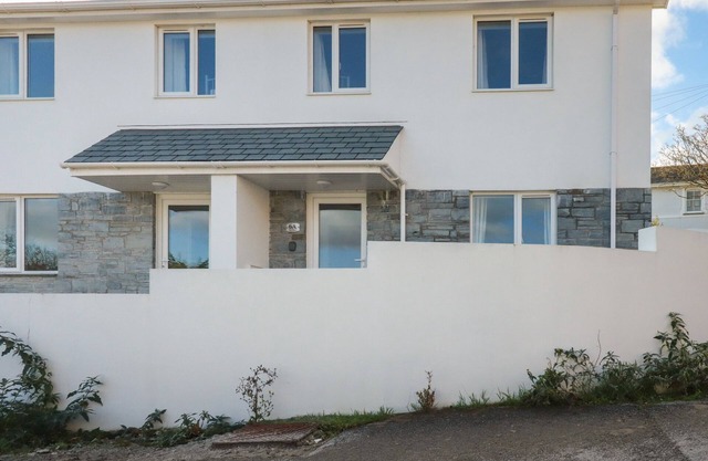 6A THE MEWS, pet friendly, with a garden in Harlyn, Cornwall