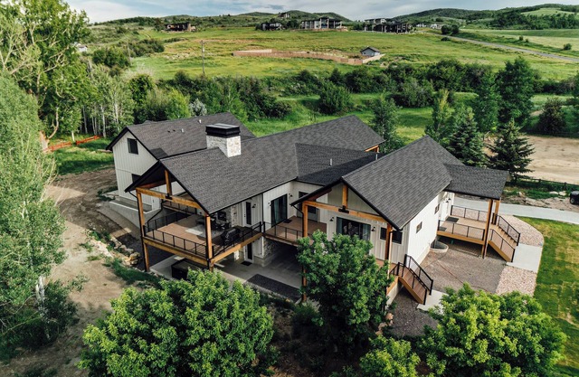 6b,6b, King beds, Gym, Hot Tub, Game Room, Gazebo, Peaceful