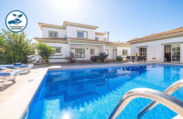 AMAZING VILLA, AIR CON, WI-FI, BBQ AND PRIVATE POOL