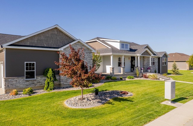 6BR Luxury Home w/Theatre, Sports Court & Only 20min from Cody