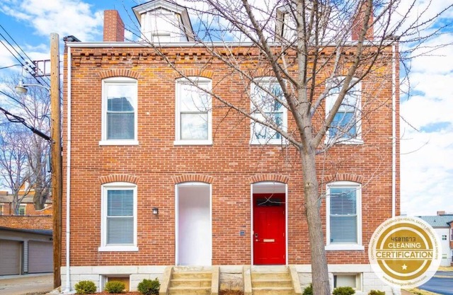 6BR Soulard Family Home + Game Room / ABODEbucks