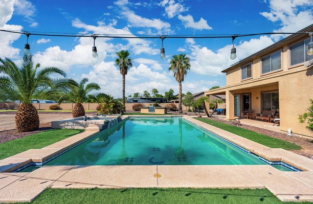 6br Surprise Oasis - Golf, Pool, Hot Tub, & More!