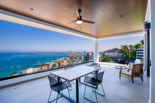 6th-Floor Amapas Retreat – Pool & Sunset Views