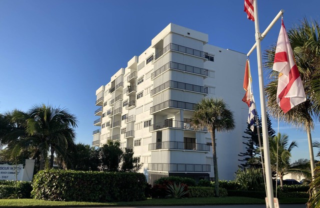 6th Floor Beach/River View Condo, Private Bch, 15 mins - Vero Beach or Ft Pierce