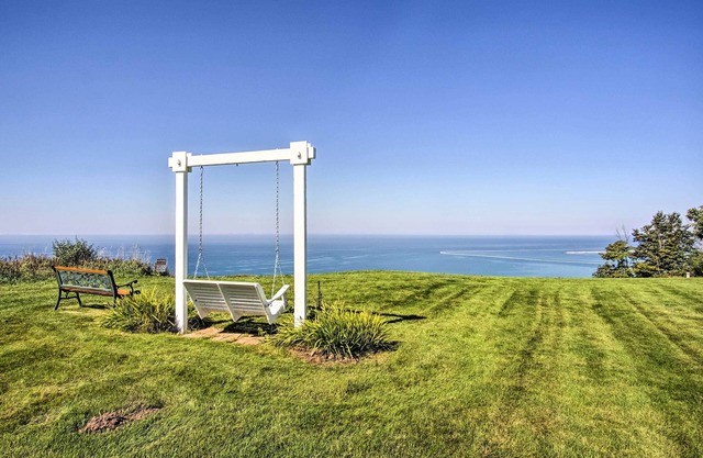 7-Acre Coastal Michigan Home mit Whirlpool und Sauna!