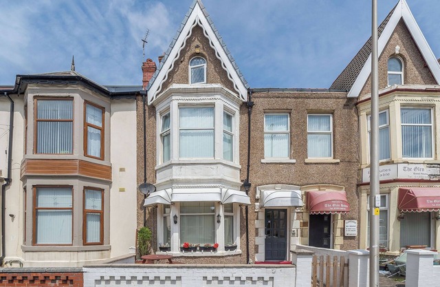 7 bedroom accommodation in Blackpool