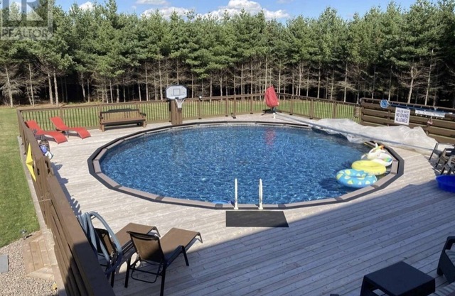 7 Bedroom Home w/Pool & Hot Tub on a Private Large Lot