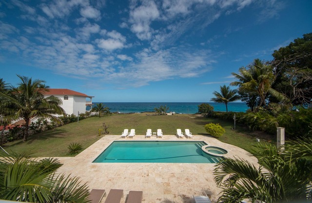 7-Zimmer-Villa am Meer mit Pool, herrlichem Meerblick, gastfreundlich