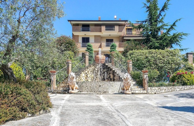 Tolles Haus in Caiazzo mit Außenpool