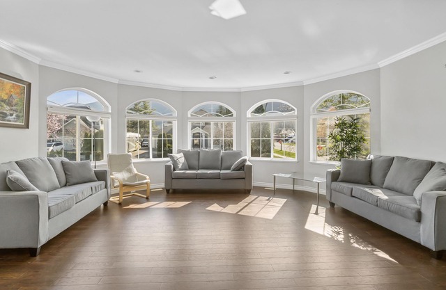 7 BR House With Pool & Hot Tub Near Harrison