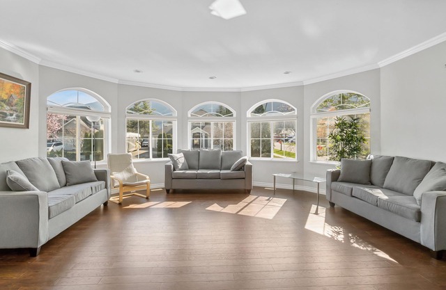 7 BR House With Pool & Hot Tub Near Harrison