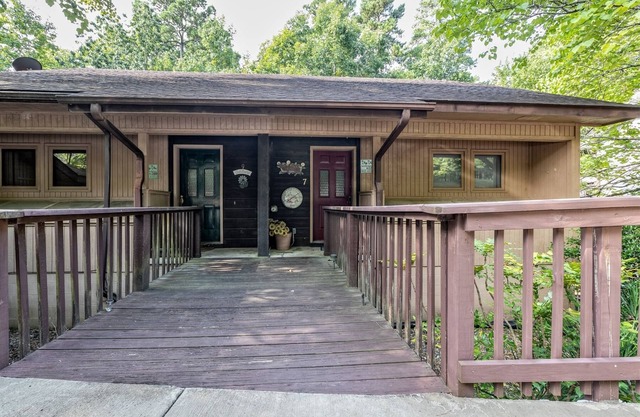 7 Gailosa Lane - HDTV, WIFI. A 2 bedroom, 1.5 bath, 2 level nightly vacation