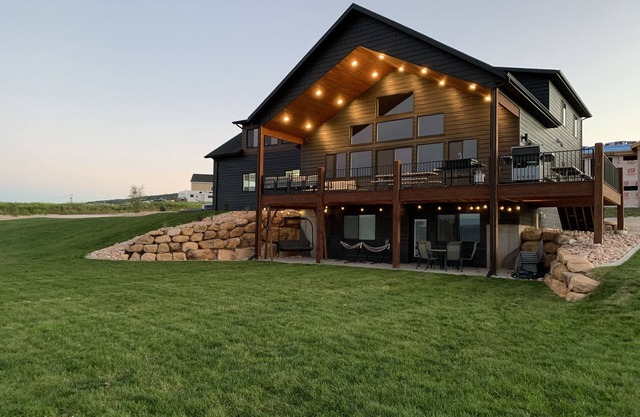 7 King Beds! Private Hot Tub, Pickleball Court, SUP’s, Ping Pong and Air Hockey