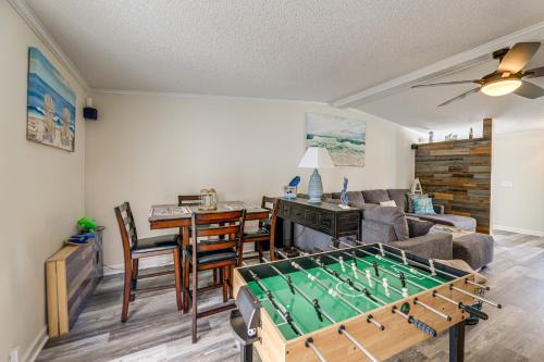 7 Mi to Beach! Sneads Ferry Family Home with Hot Tub