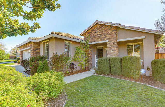7 Mi to Dtwn: Home w/ Fenced Yard in Roseville!